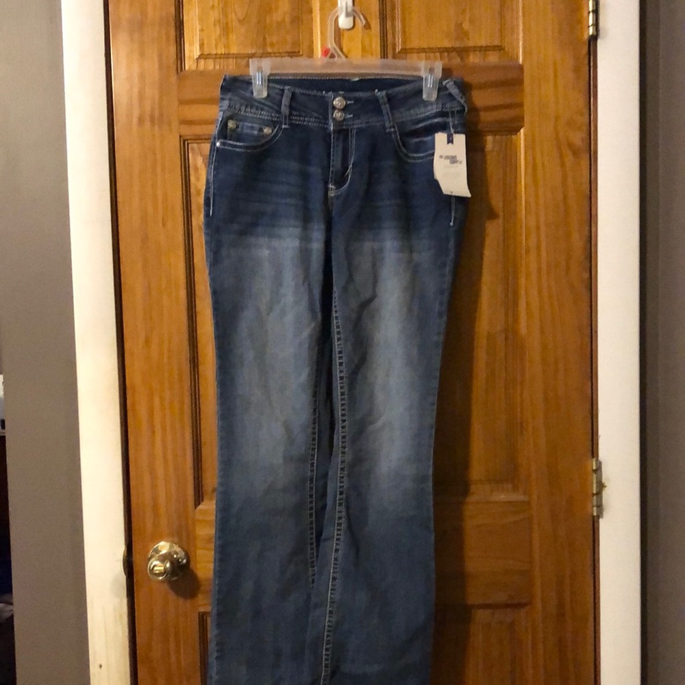 Wallflower jeans size 7 with bling nwts